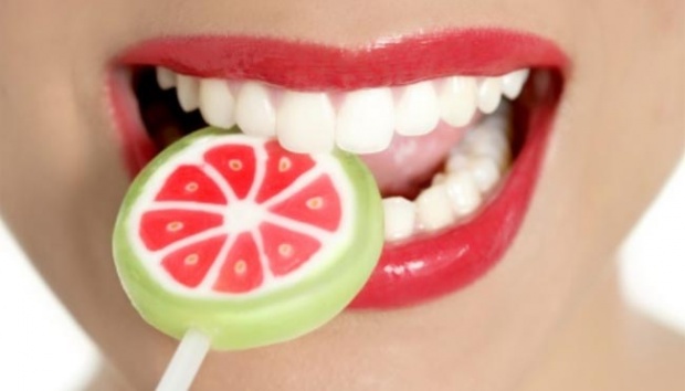 Segera Hentikan Yuk, 3 Kebiasaan Yang Tanpa Di Sadari Bisa Merusak Gigi